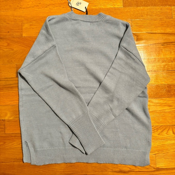 Sweater - Picture 4 of 4